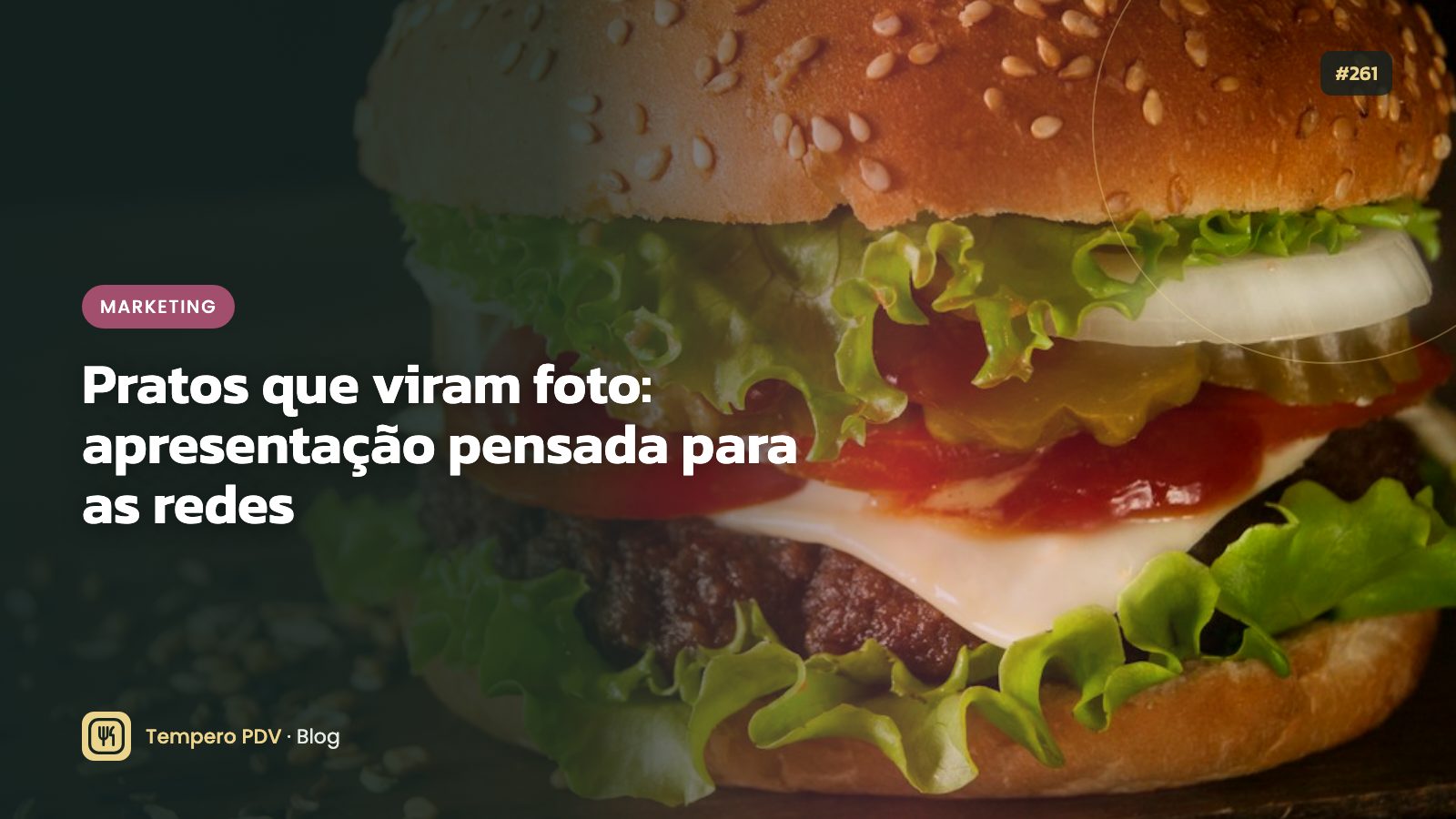 Cliente fotografando o prato com o celular