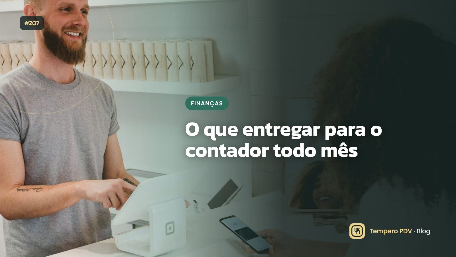 Pasta de documentos e calculadora sobre a mesa