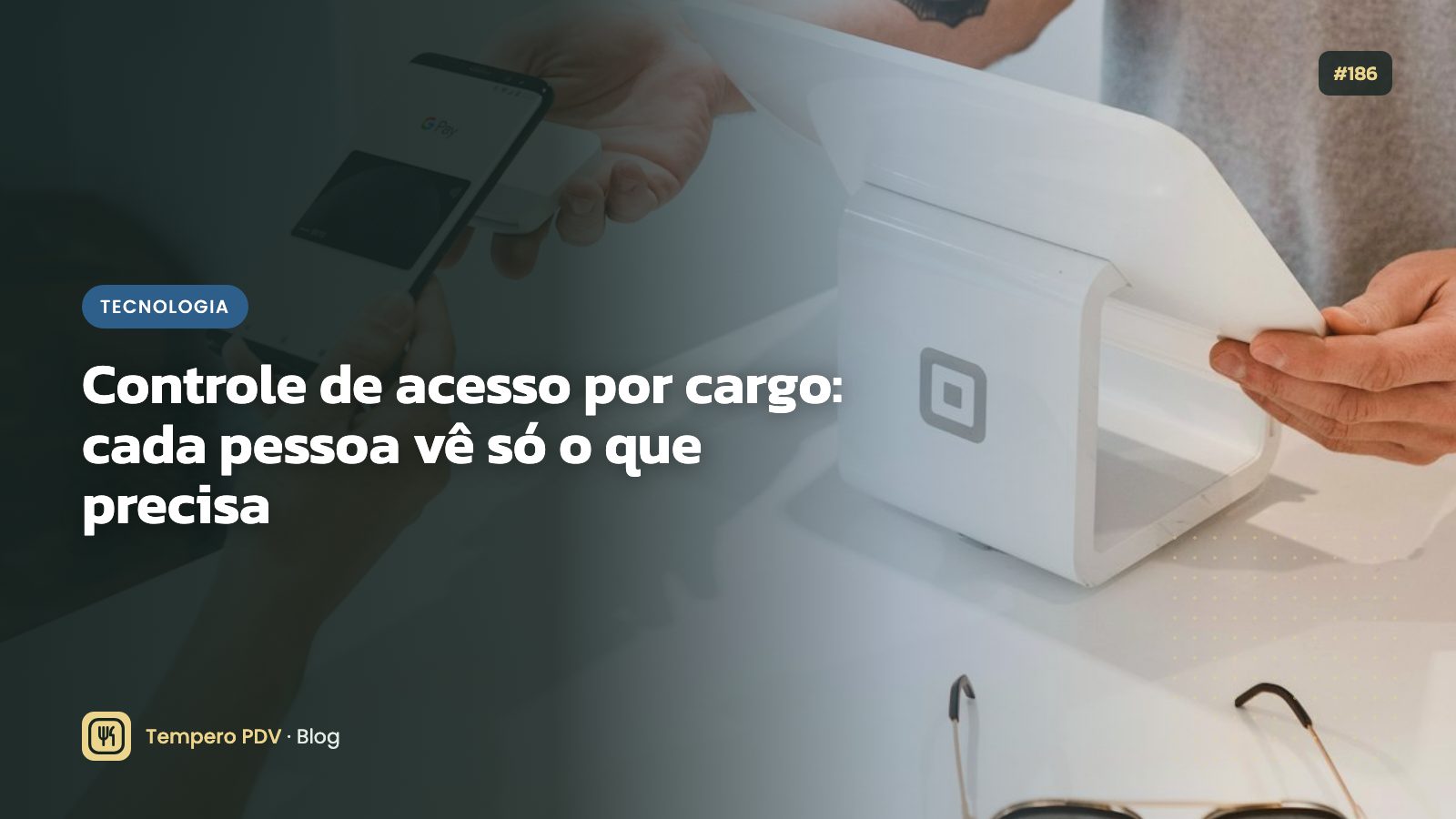 Equipe usando o sistema no caixa