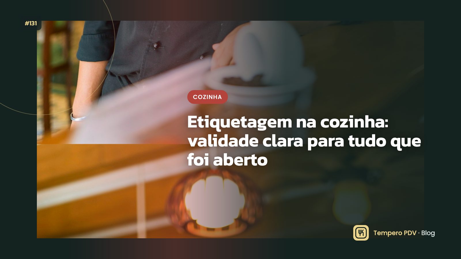Potes etiquetados na geladeira