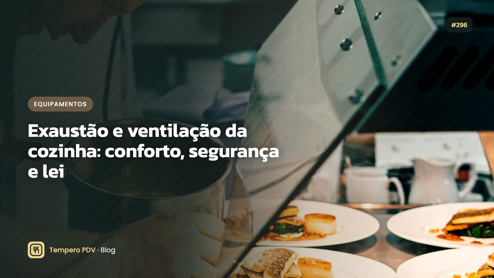 Coifa de aço inox sobre o fogão industrial