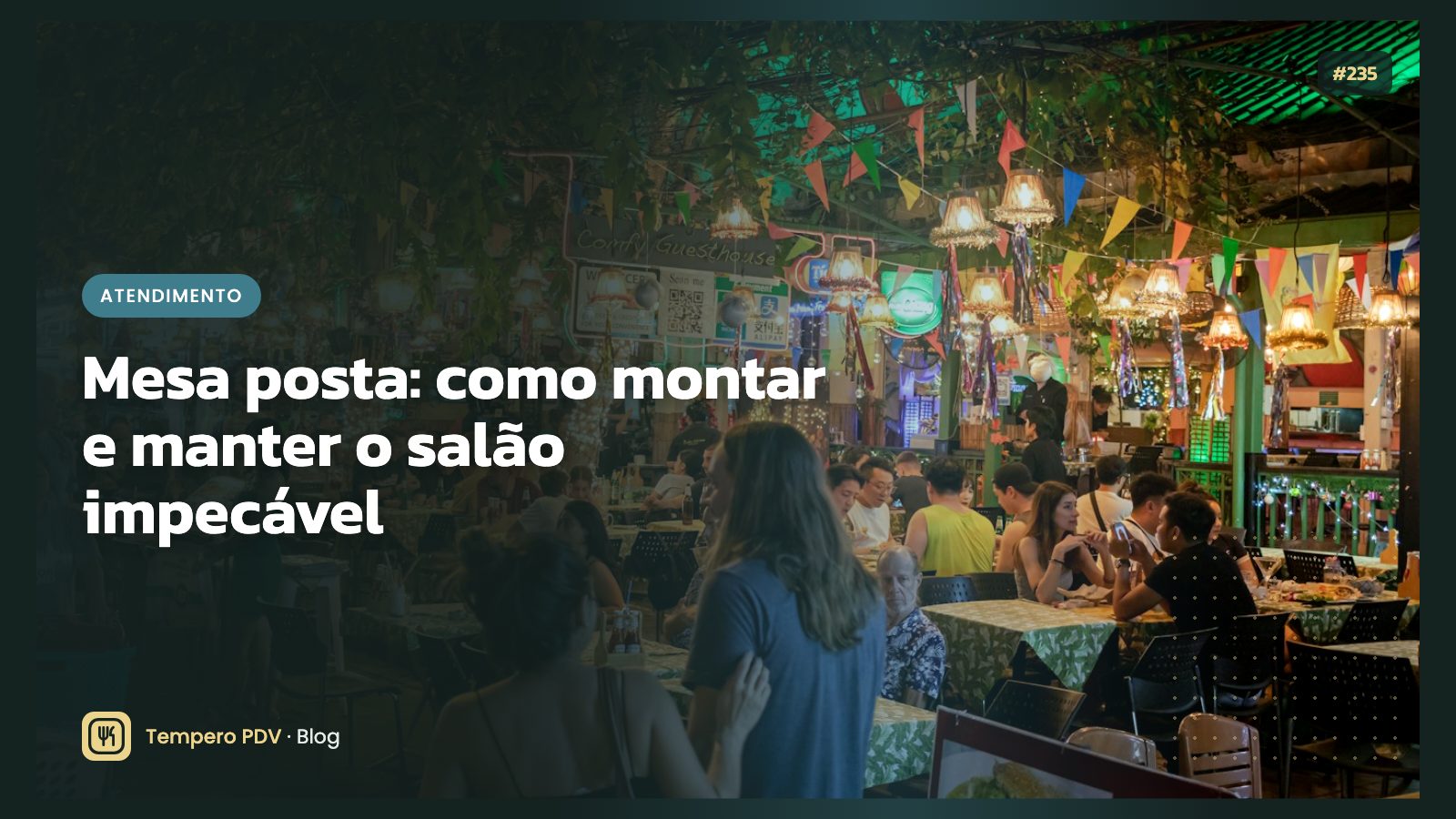 Mesa posta com talheres e taças alinhados