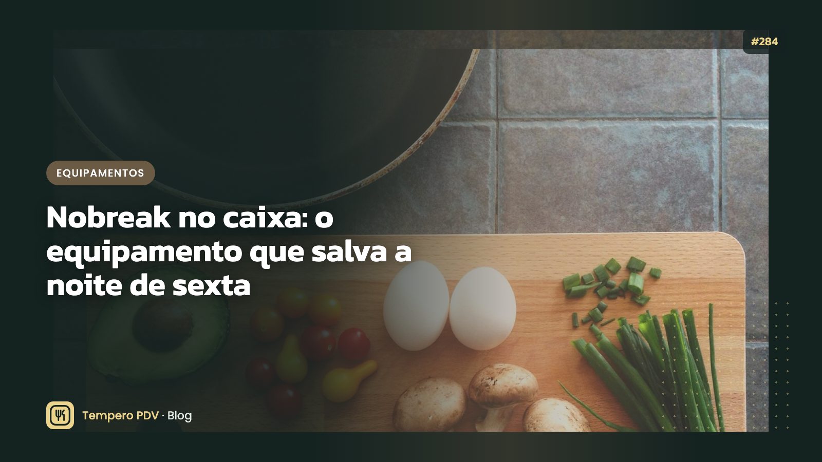 Nobreak ao lado do computador do caixa