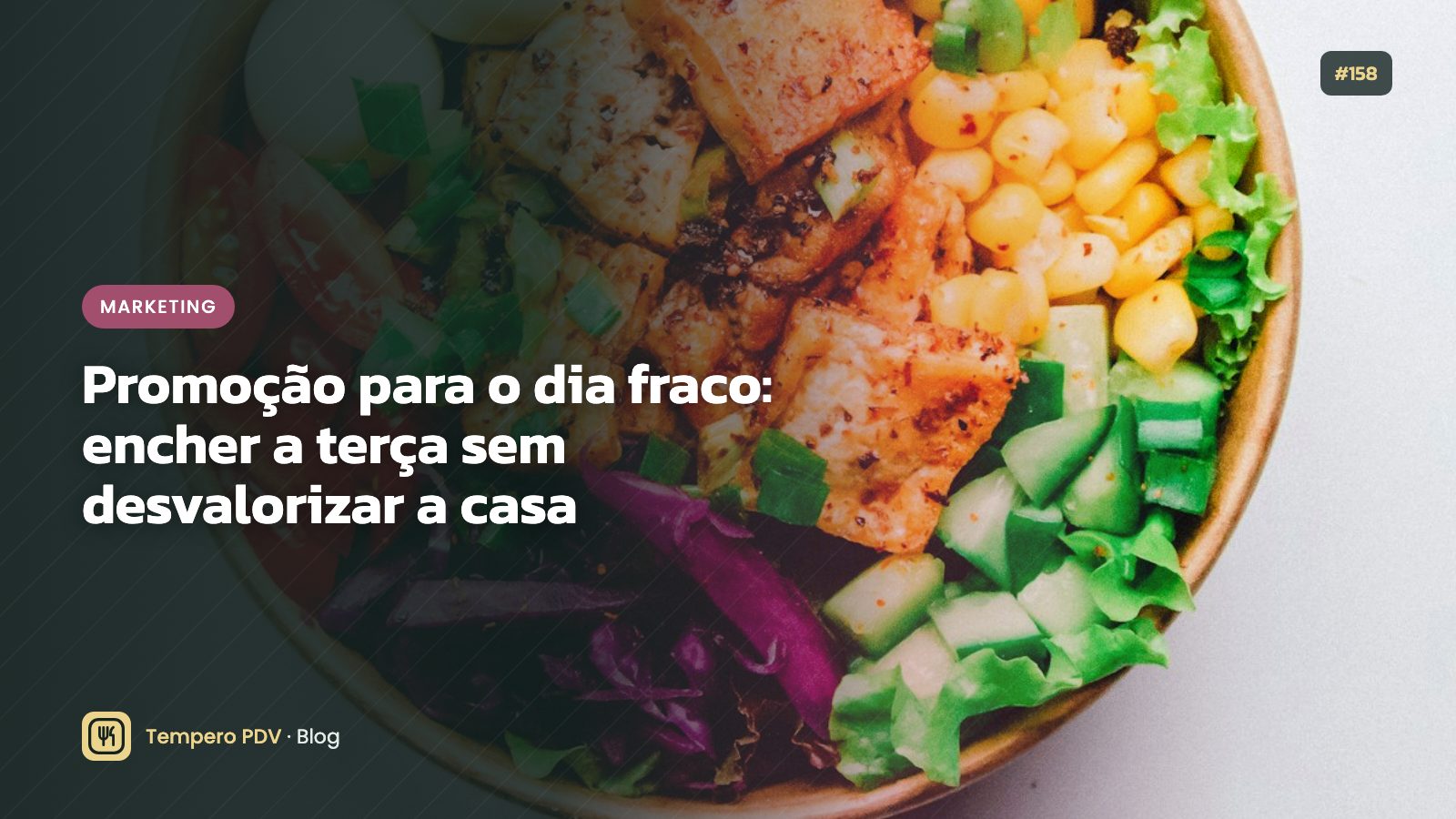 Salão parcialmente ocupado no início da noite