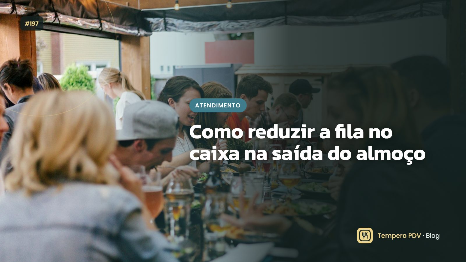 Clientes esperando para pagar no caixa
