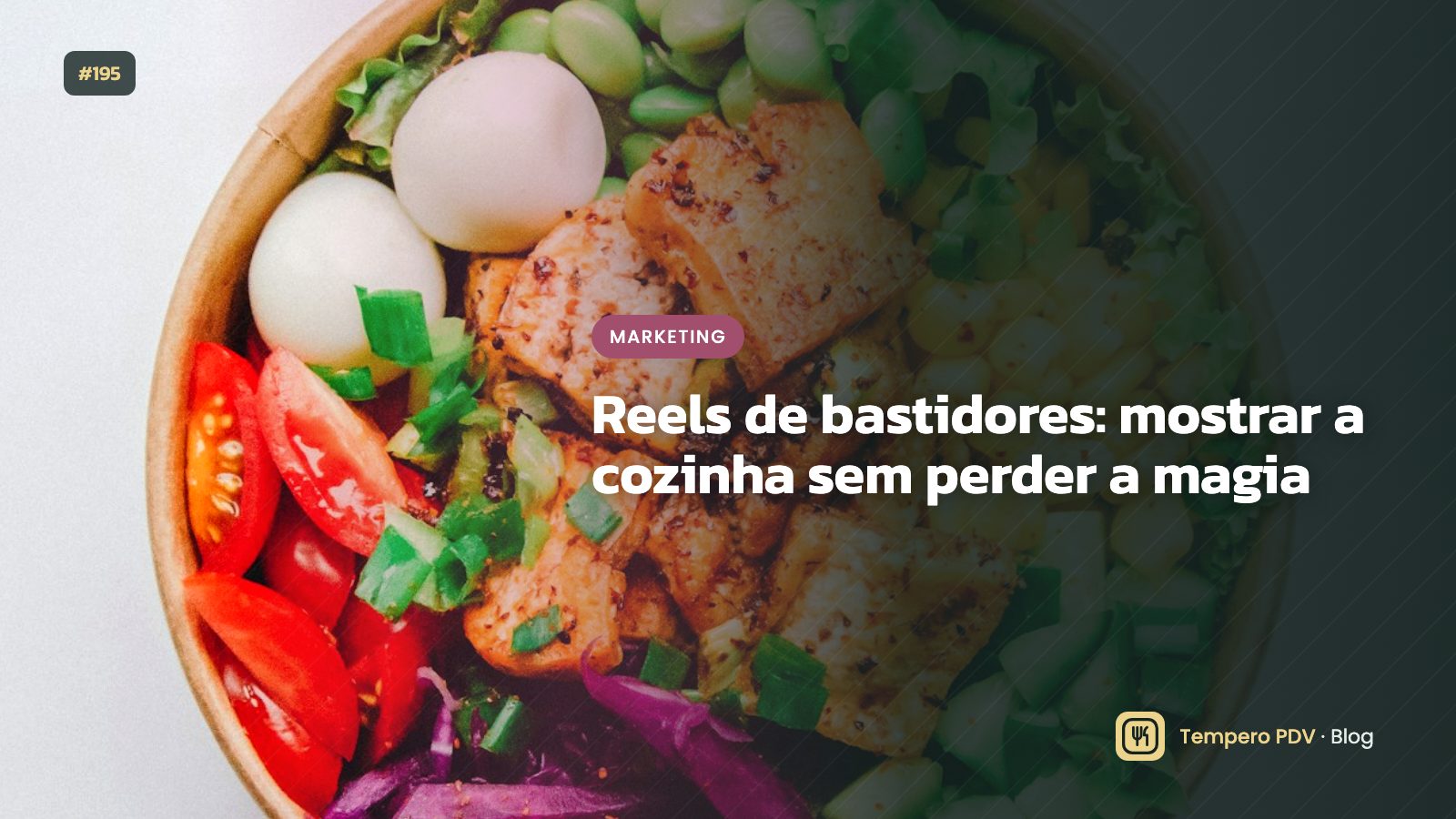 Cozinheiro sendo filmado preparando massa
