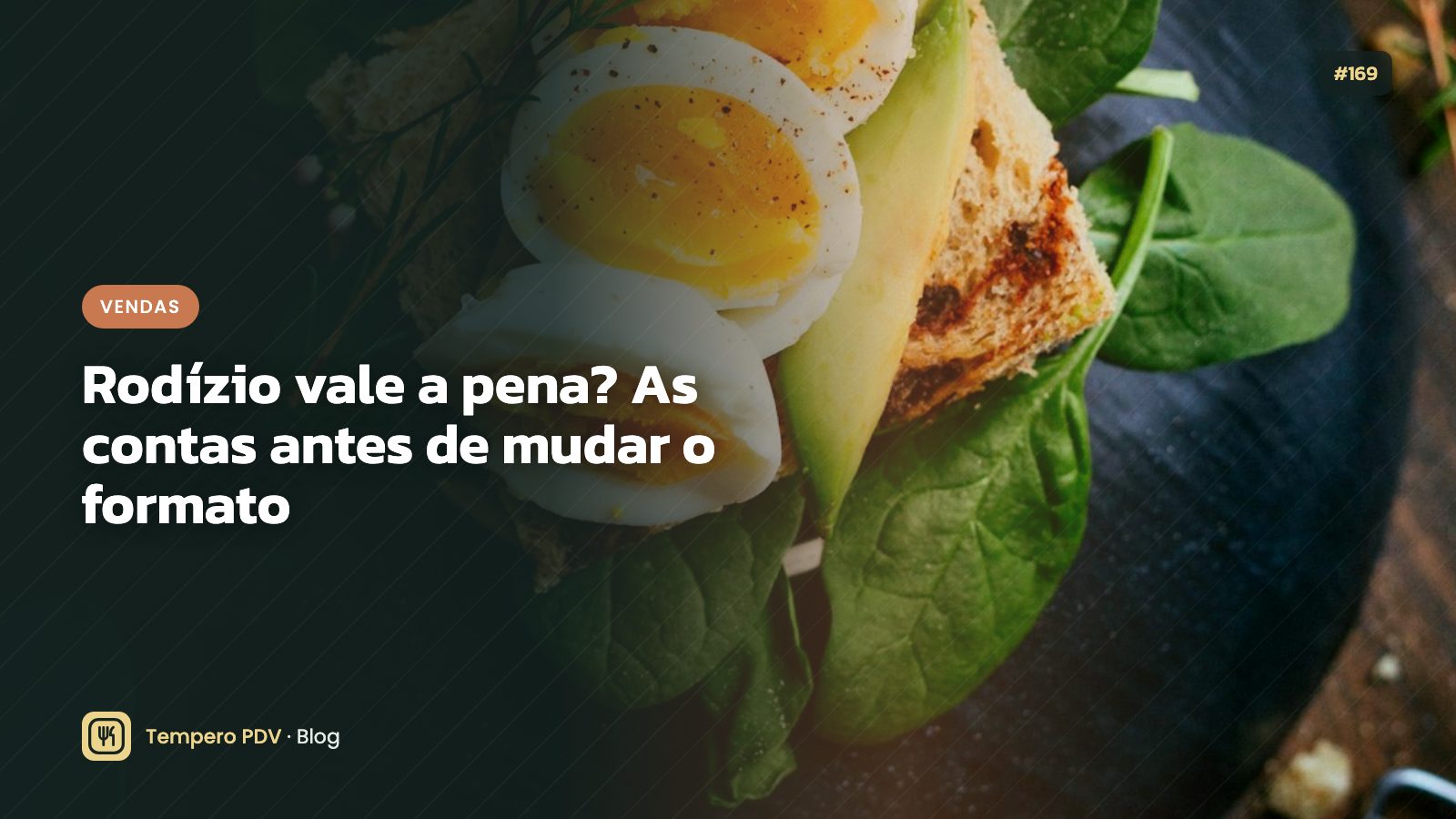 Garçom servindo carnes em rodízio