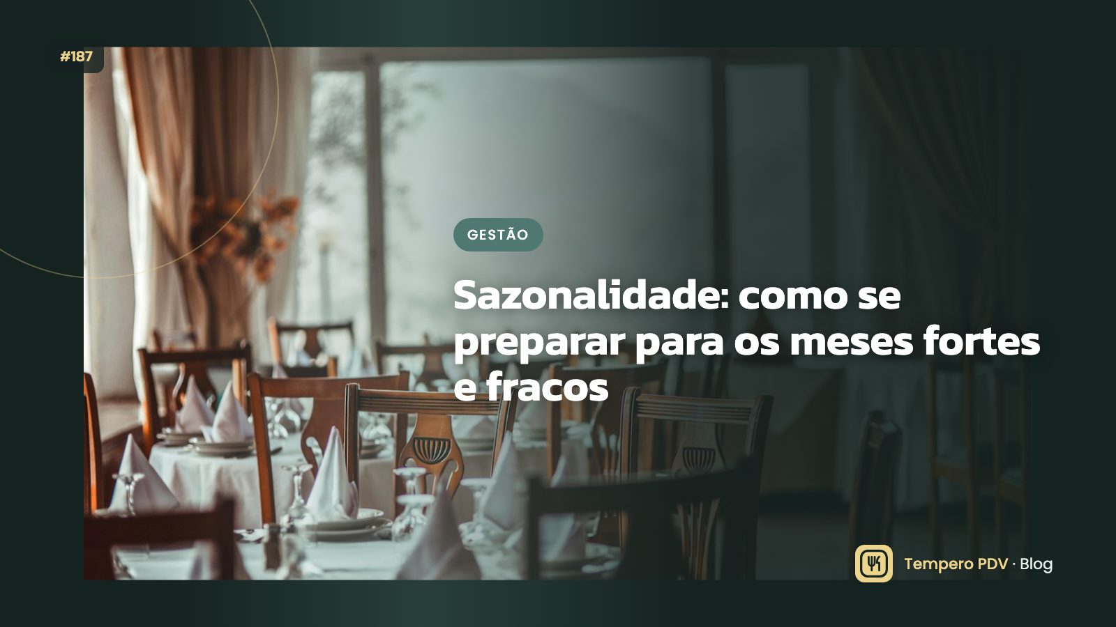 Restaurante à beira-mar movimentado no verão