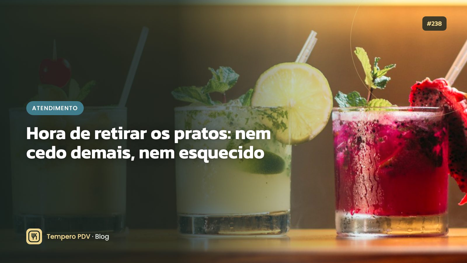 Garçom retirando pratos da mesa